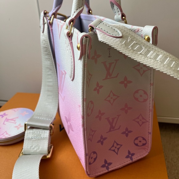 ❗️SOLD ❗️LV On the Go PM Sunrise Pastel 🦄🦄🦄 - Picture 6 of 7